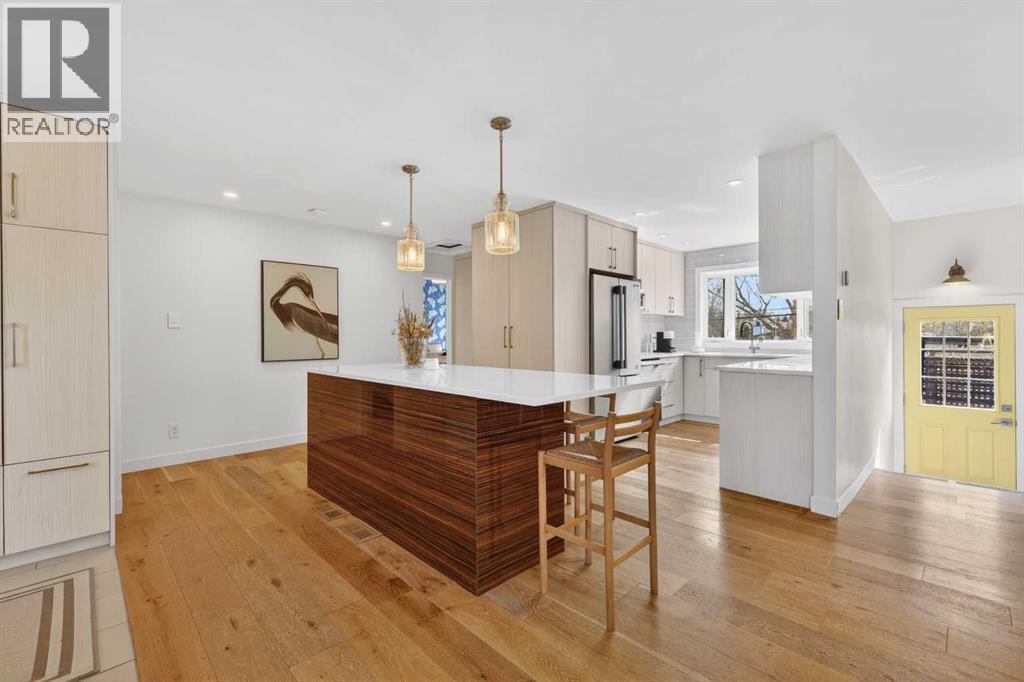 12 Glacier Drive Sw, Calgary, Alberta  T3E 5A1 - Photo 4 - A2305055