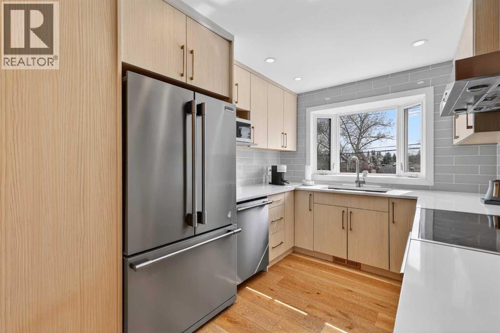 12 Glacier Drive Sw, Calgary, Alberta  T3E 5A1 - Photo 6 - A2305055