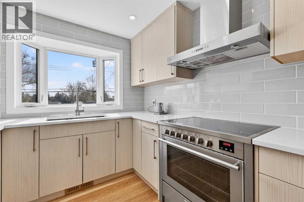 12 Glacier Drive Sw, Calgary, Alberta  T3E 5A1 - Photo 7 - A2305055