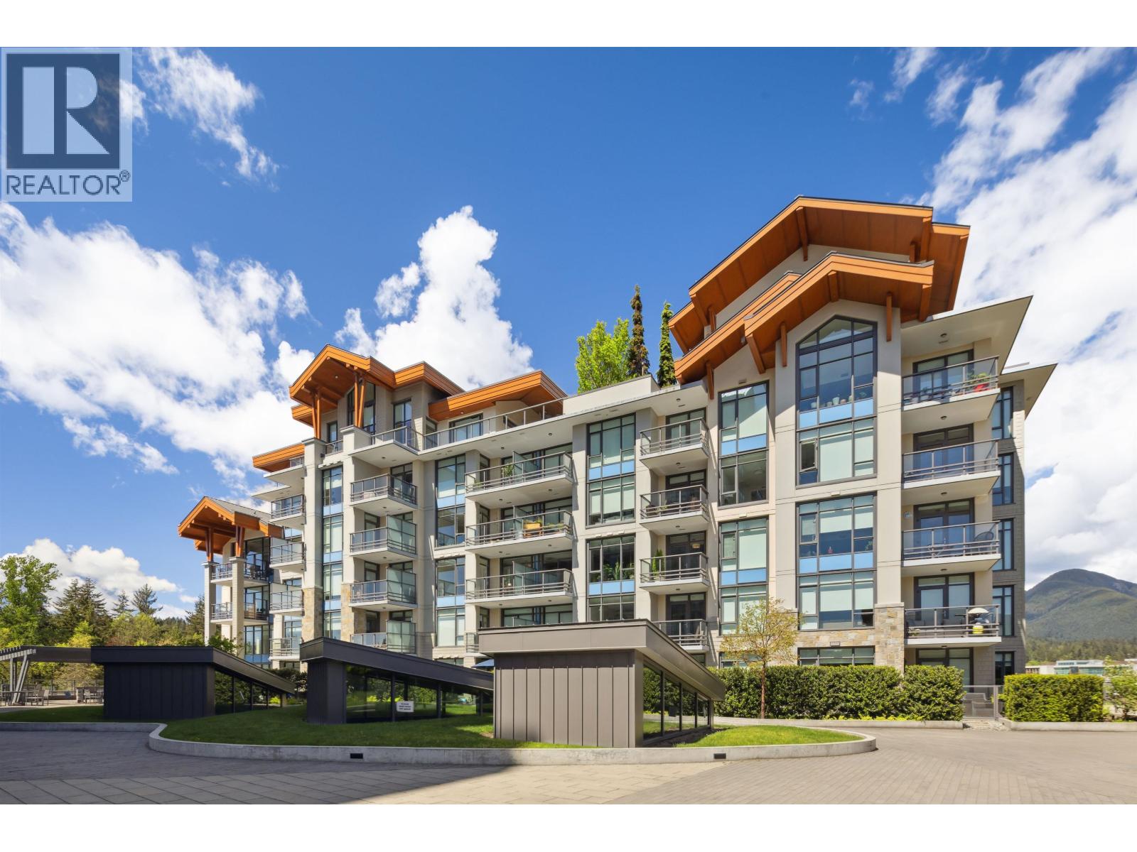 403 2780 Valley Centre Avenue, North Vancouver, British Columbia  V7J 0C4 - Photo 4 - R3111708