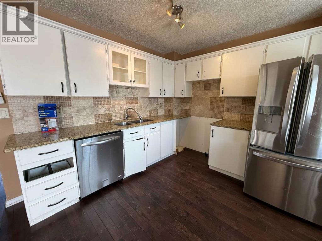 93, 1555 Falconridge Drive, Calgary, Alberta  T3J 1L8 - Photo 4 - A2302602