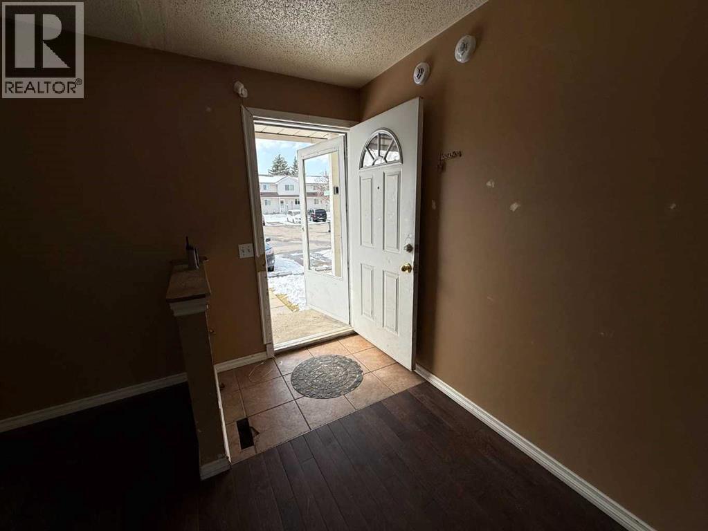 93, 1555 Falconridge Drive, Calgary, Alberta  T3J 1L8 - Photo 2 - A2302602