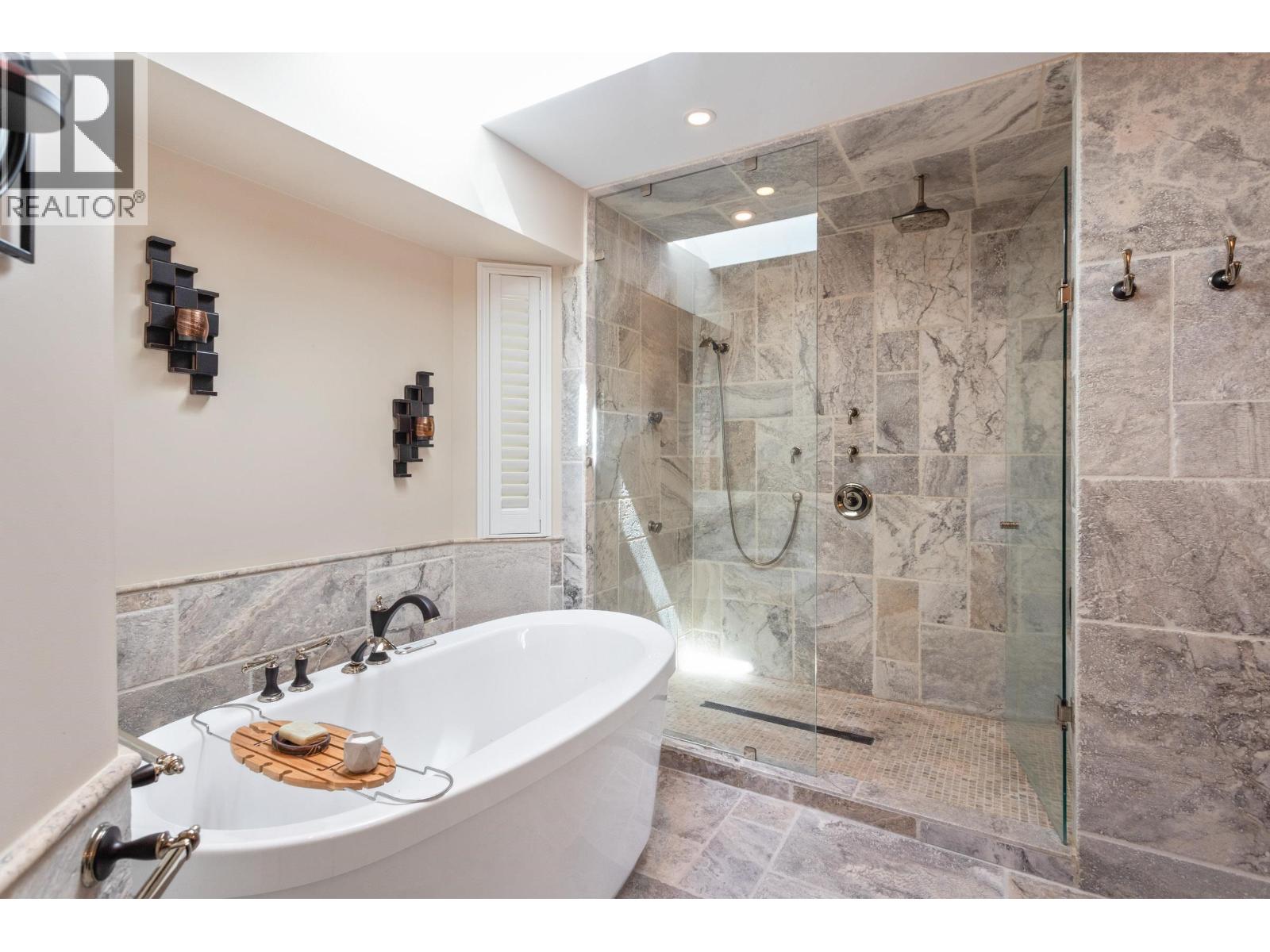 2465 Berton Place, North Vancouver, British Columbia  V7H 2W9 - Photo 23 - R3116600