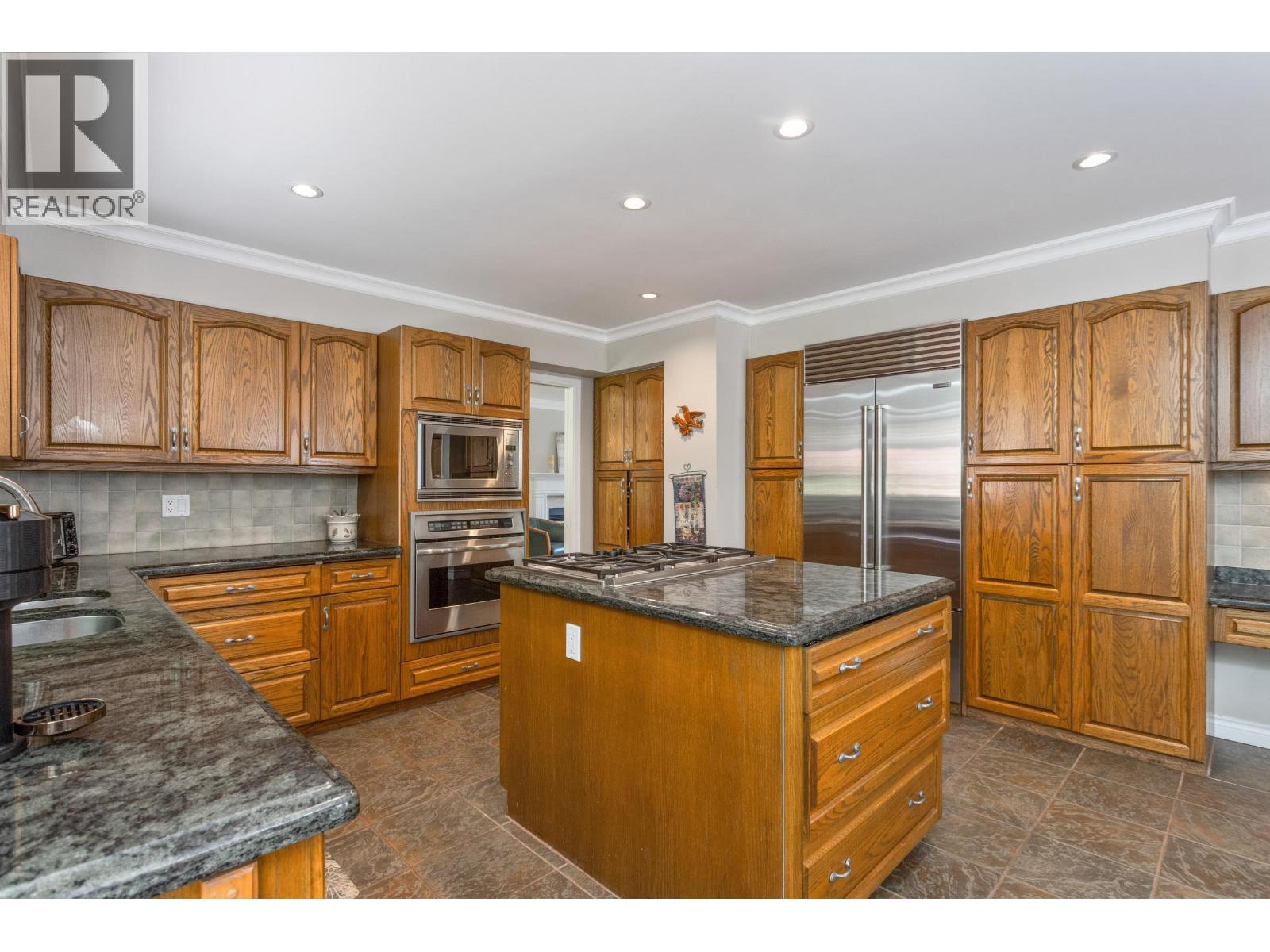 2465 Berton Place, North Vancouver, British Columbia  V7H 2W9 - Photo 8 - R3116600