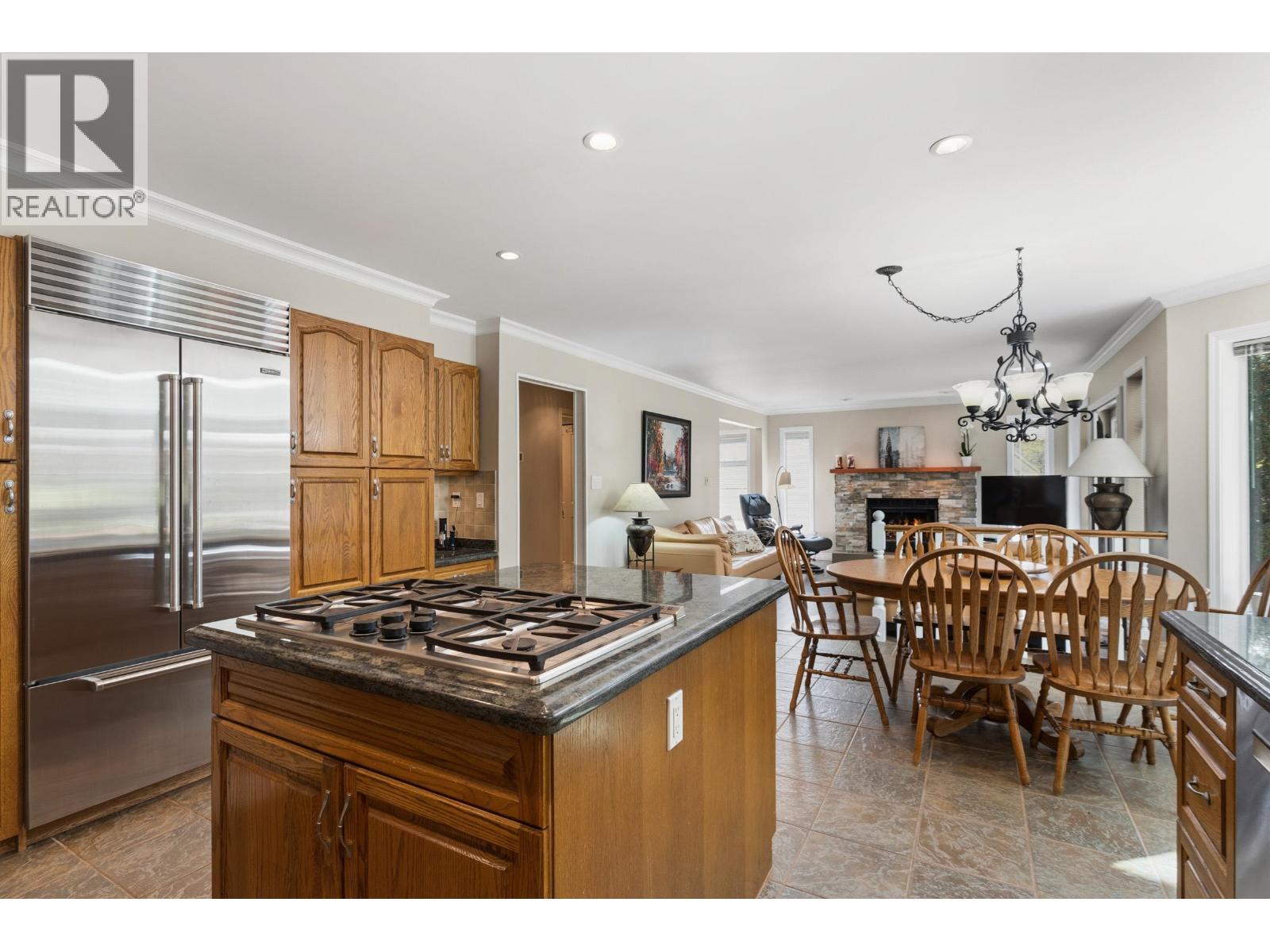 2465 Berton Place, North Vancouver, British Columbia  V7H 2W9 - Photo 9 - R3116600