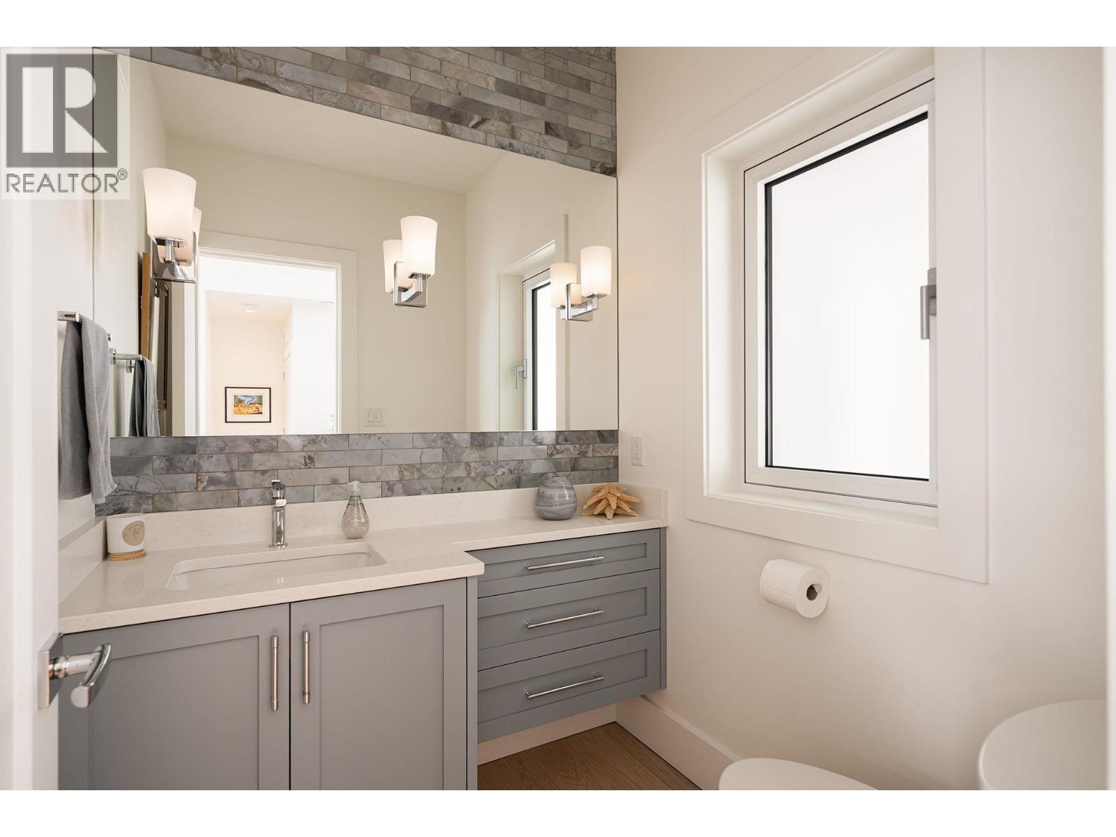 743 Channelview Drive, Bowen Island, British Columbia  V0N 1G1 - Photo 16 - R3116605