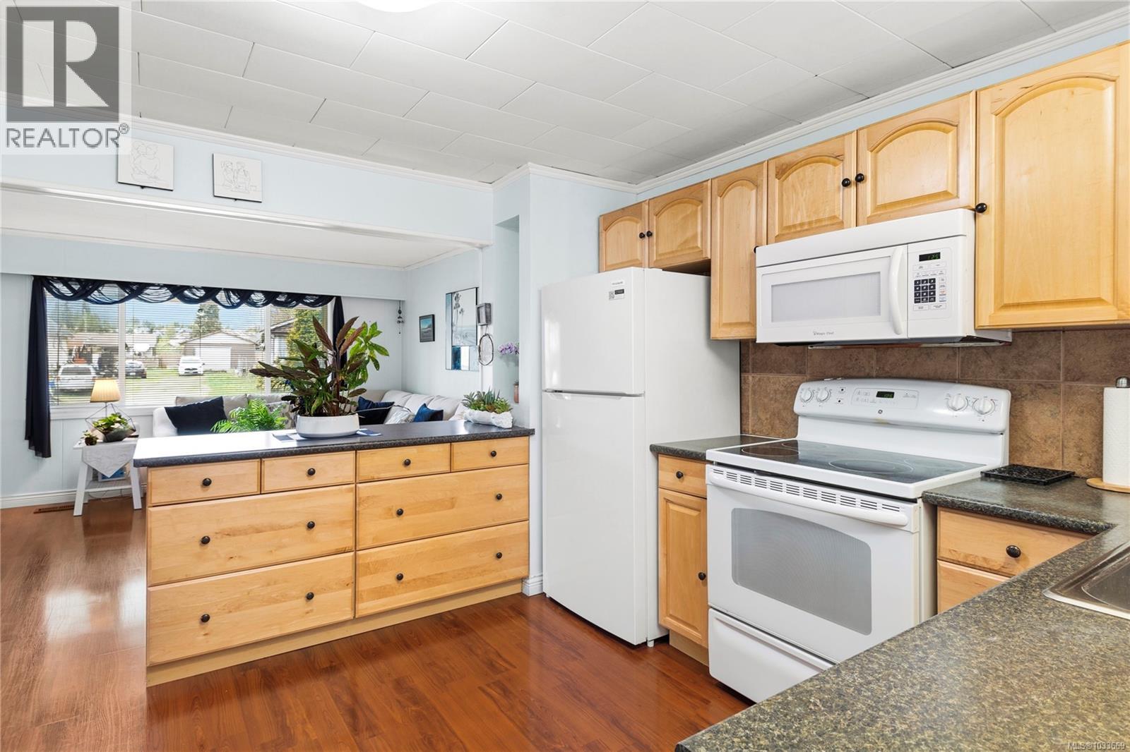 3402 Bevan Rd, Cumberland, British Columbia  V0R 1S0 - Photo 10 - 1033669