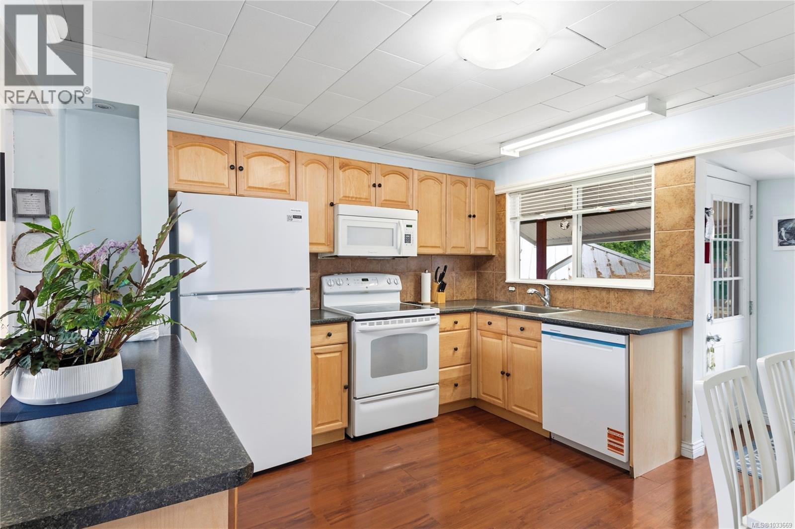 3402 Bevan Rd, Cumberland, British Columbia  V0R 1S0 - Photo 9 - 1033669