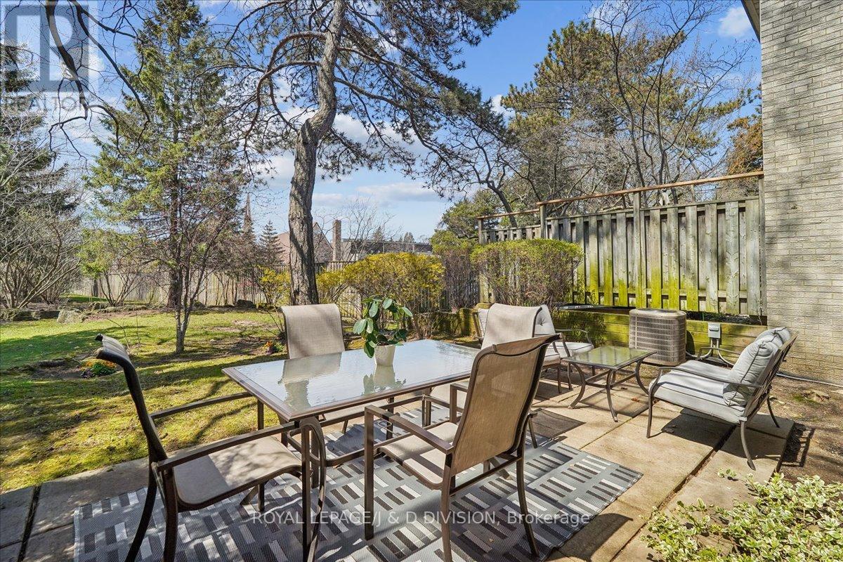 8 Crimson Millway, Toronto, Ontario  M2L 1T6 - Photo 6 - C13048150