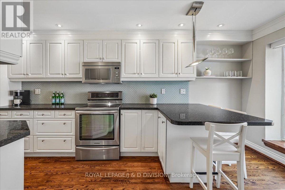 8 Crimson Millway, Toronto, Ontario  M2L 1T6 - Photo 9 - C13048150