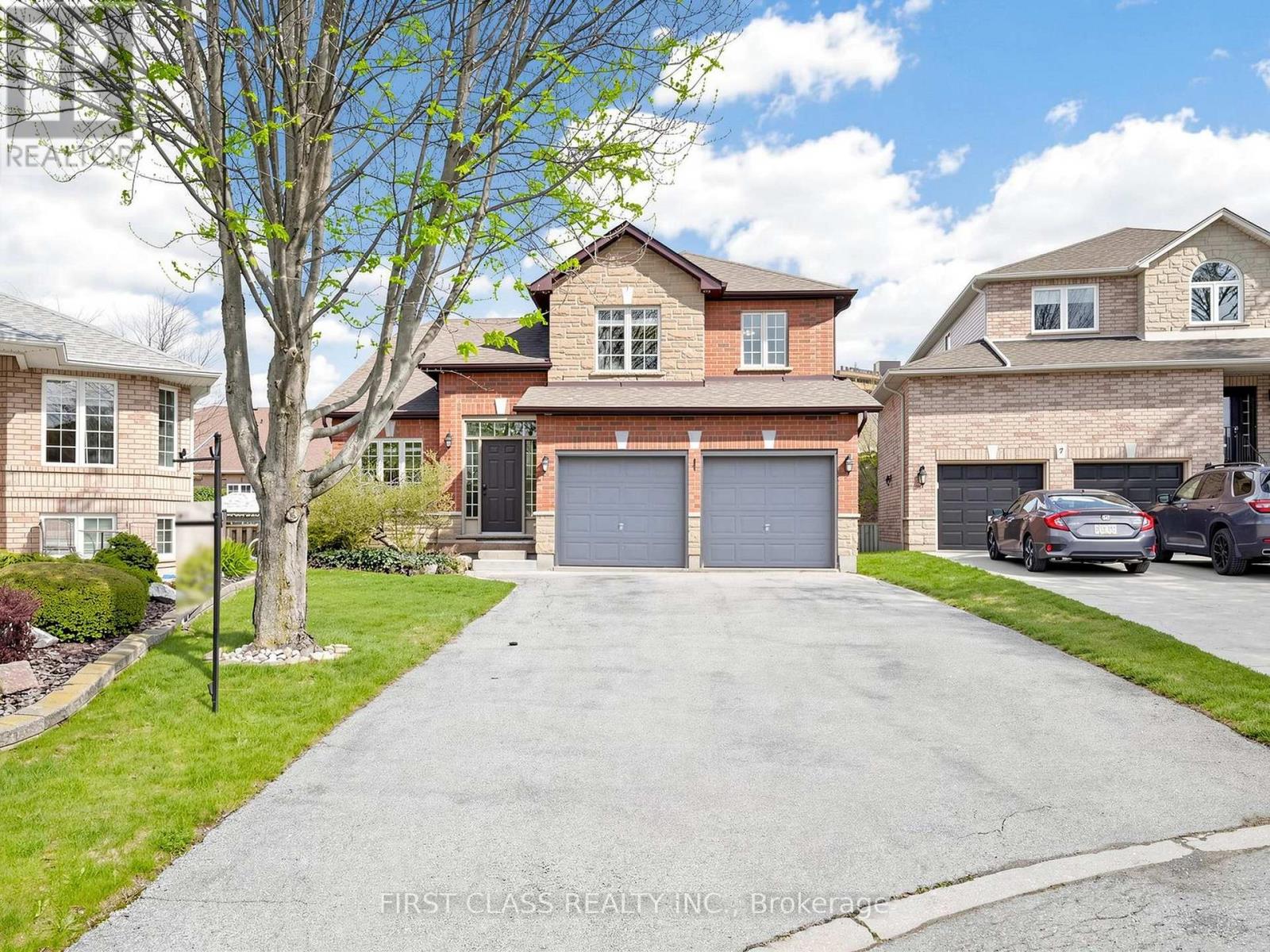11 DIAMOND COURT, Hamilton, Ontario