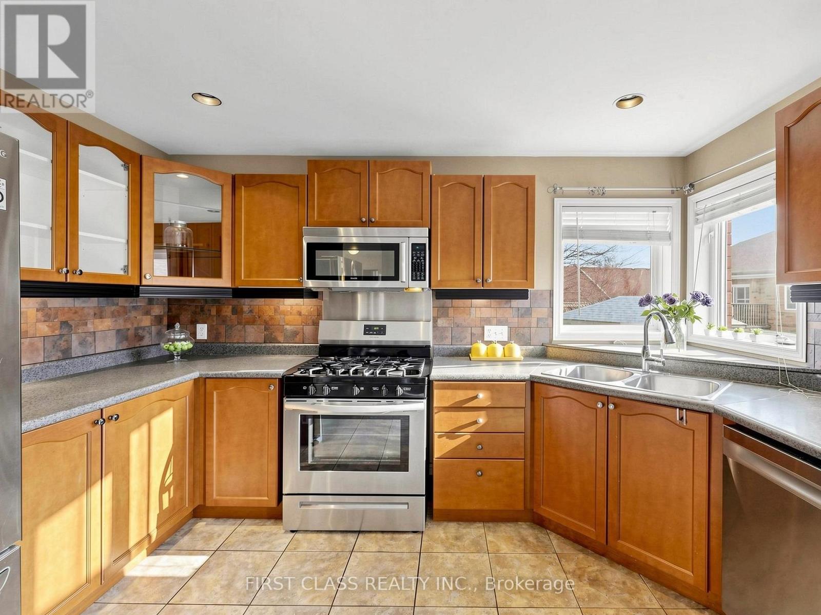 11 Diamond Court, Hamilton, Ontario  L9C 7V5 - Photo 14 - X13028152