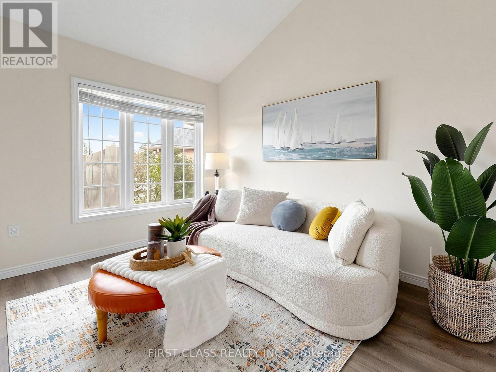 11 Diamond Court, Hamilton, Ontario  L9C 7V5 - Photo 2 - X13028152