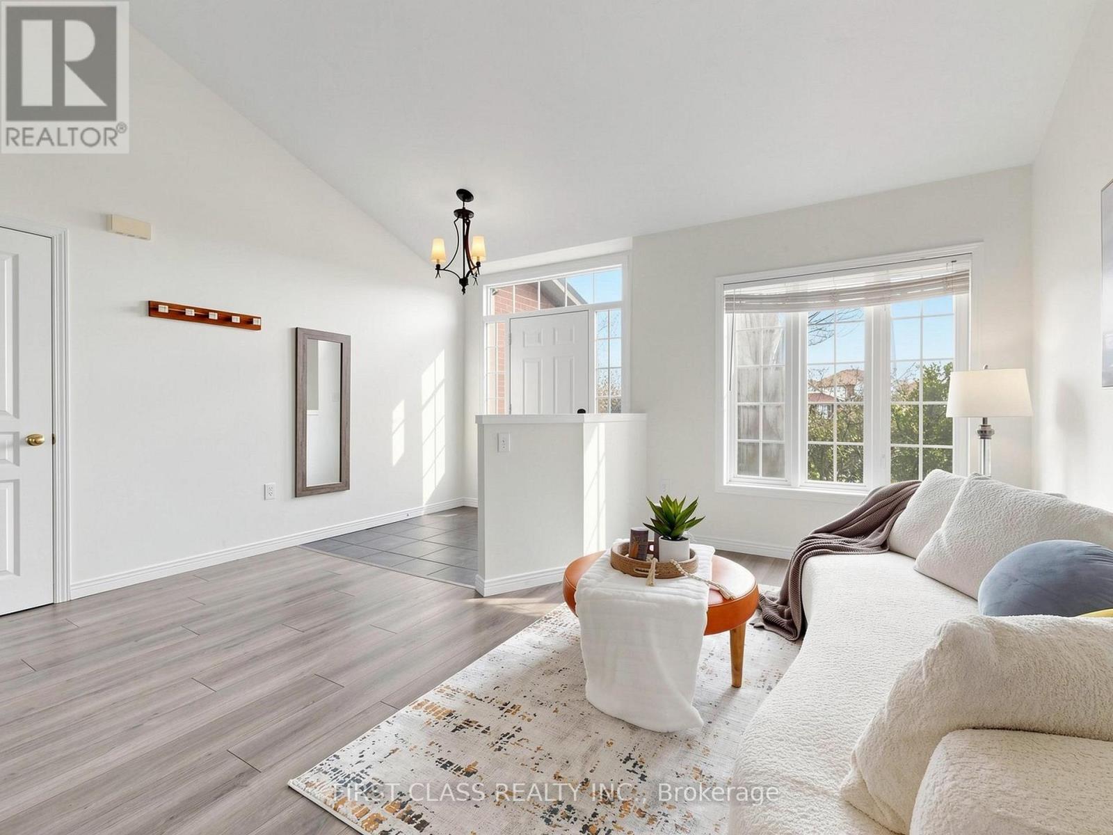 11 Diamond Court, Hamilton, Ontario  L9C 7V5 - Photo 3 - X13028152