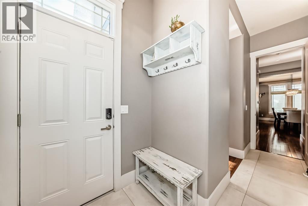 22 Angle Street Sw, Calgary, Alberta  T3E 0V6 - Photo 7 - A2302006