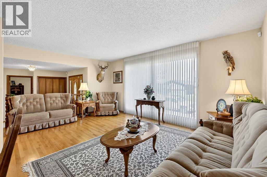 168 Templewood Drive Ne, Calgary, Alberta  T1Y 4G8 - Photo 5 - A2303727