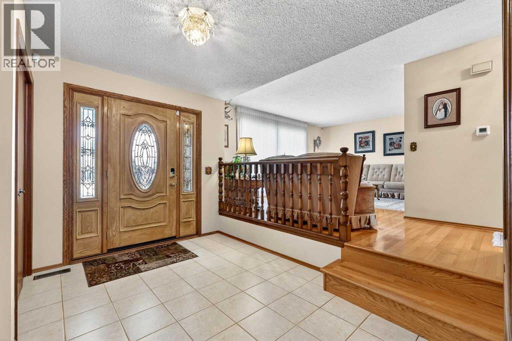 168 Templewood Drive Ne, Calgary, Alberta  T1Y 4G8 - Photo 3 - A2303727