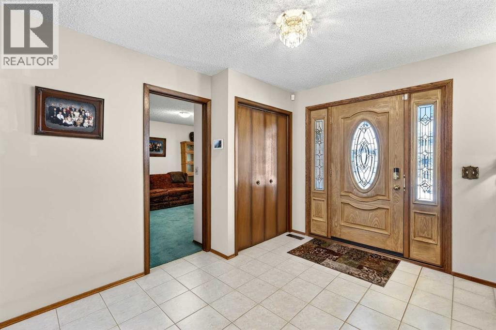 168 Templewood Drive Ne, Calgary, Alberta  T1Y 4G8 - Photo 2 - A2303727