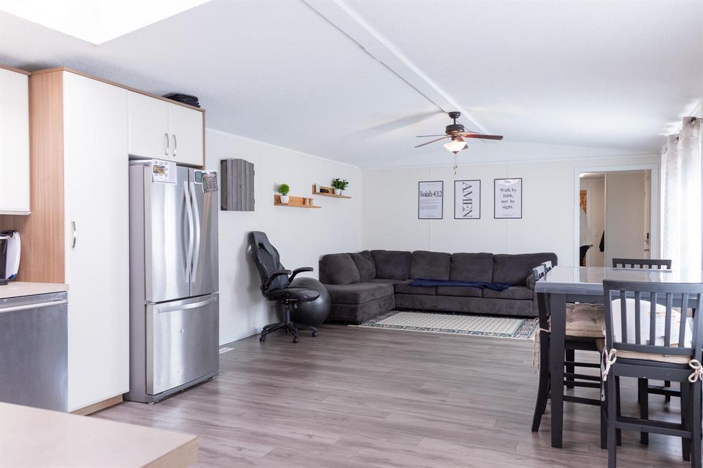 5 Aspen Four Drive, Steinbach, Manitoba  R5G 0L9 - Photo 6 - 202607767