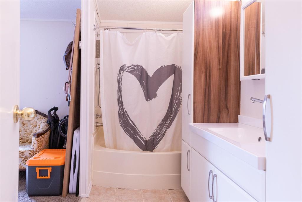 5 Aspen Four Drive, Steinbach, Manitoba  R5G 0L9 - Photo 18 - 202607767