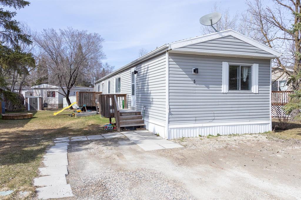 5 Aspen Four Drive, Steinbach, Manitoba  R5G 0L9 - Photo 0 - 202607767