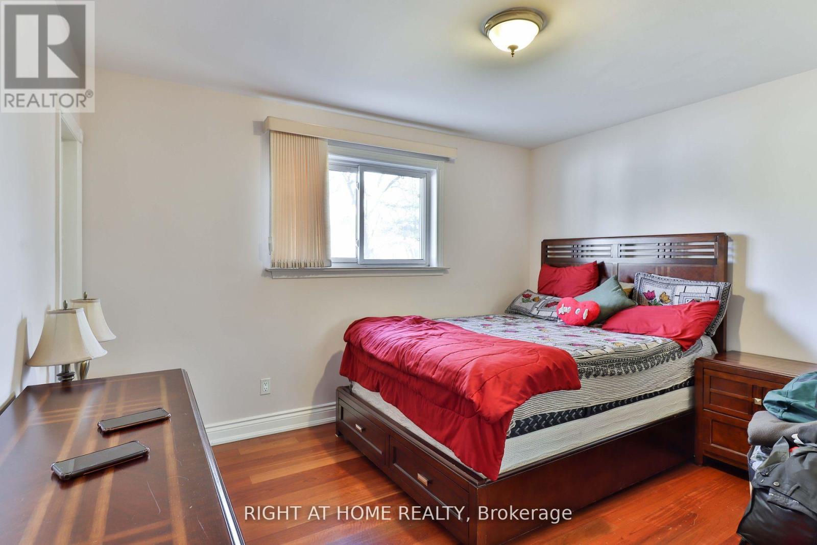 Main - 2 Greenland Road, Toronto, Ontario  M3C 1N2 - Photo 12 - C13052714