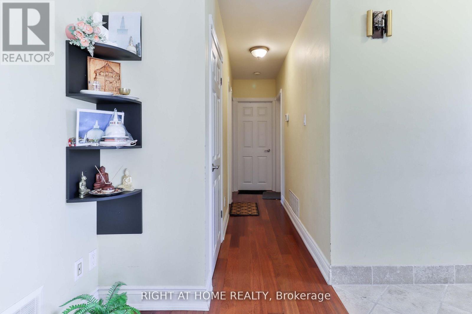 Main - 2 Greenland Road, Toronto, Ontario  M3C 1N2 - Photo 13 - C13052714