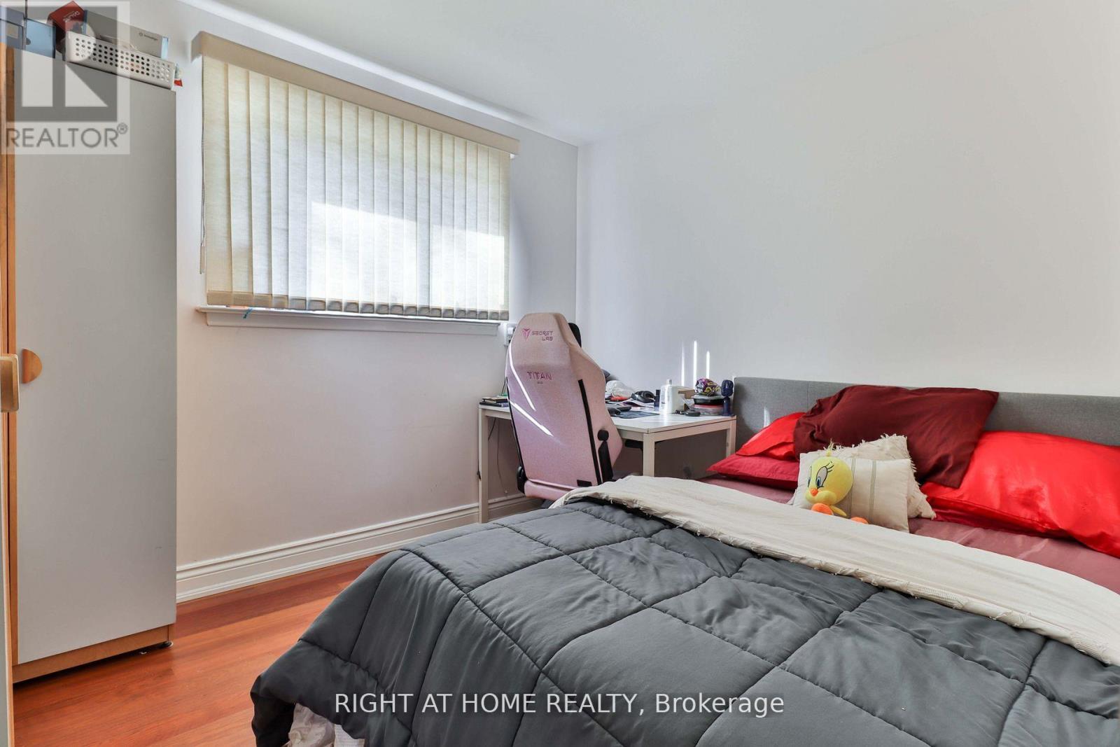 Main - 2 Greenland Road, Toronto, Ontario  M3C 1N2 - Photo 14 - C13052714