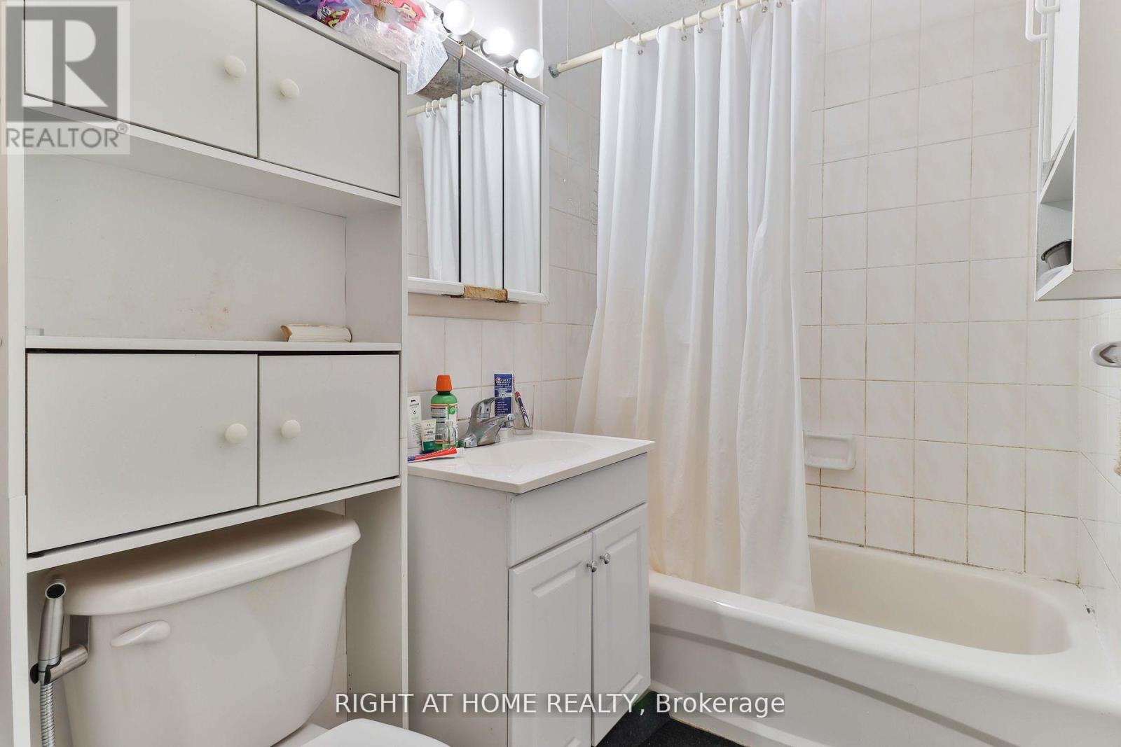 Main - 2 Greenland Road, Toronto, Ontario  M3C 1N2 - Photo 18 - C13052714