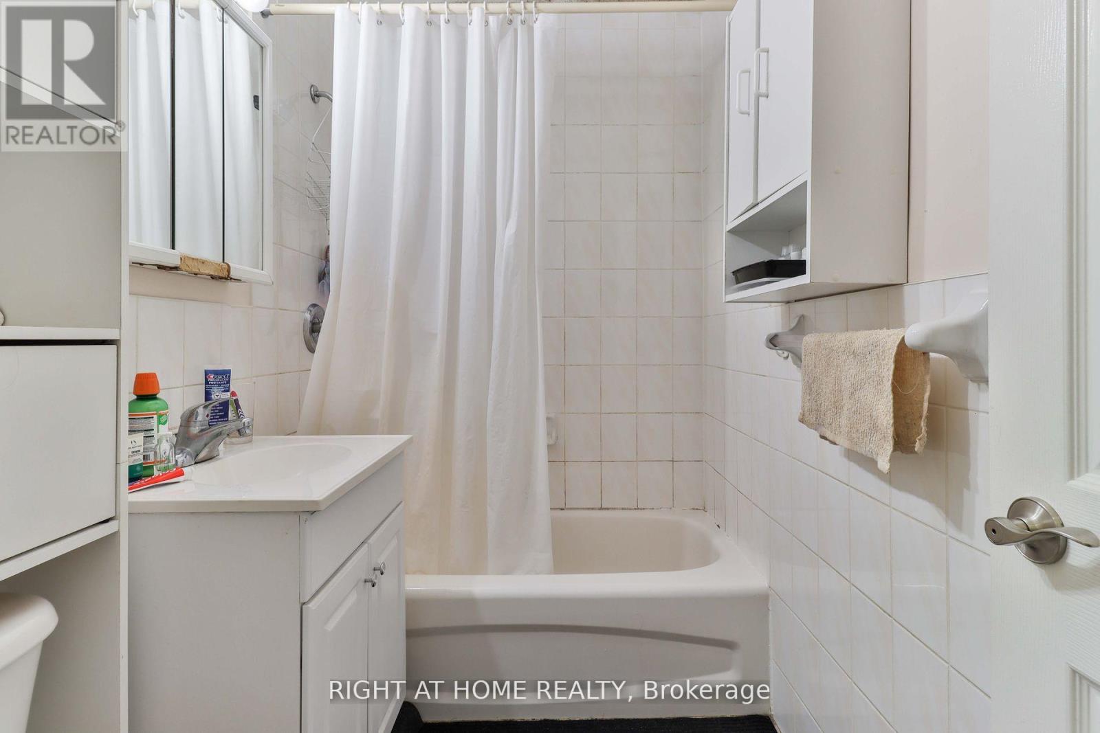 Main - 2 Greenland Road, Toronto, Ontario  M3C 1N2 - Photo 19 - C13052714