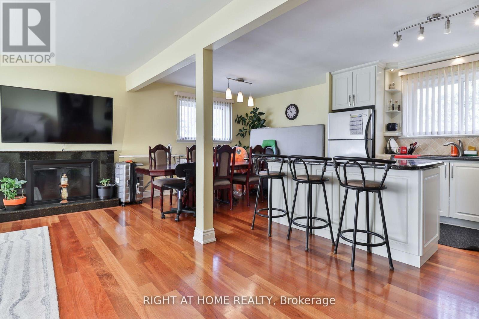 Main - 2 Greenland Road, Toronto, Ontario  M3C 1N2 - Photo 2 - C13052714