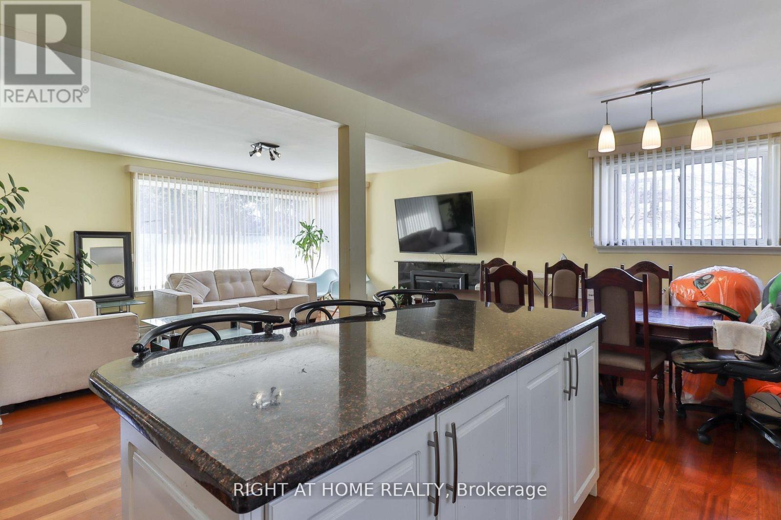 Main - 2 Greenland Road, Toronto, Ontario  M3C 1N2 - Photo 5 - C13052714