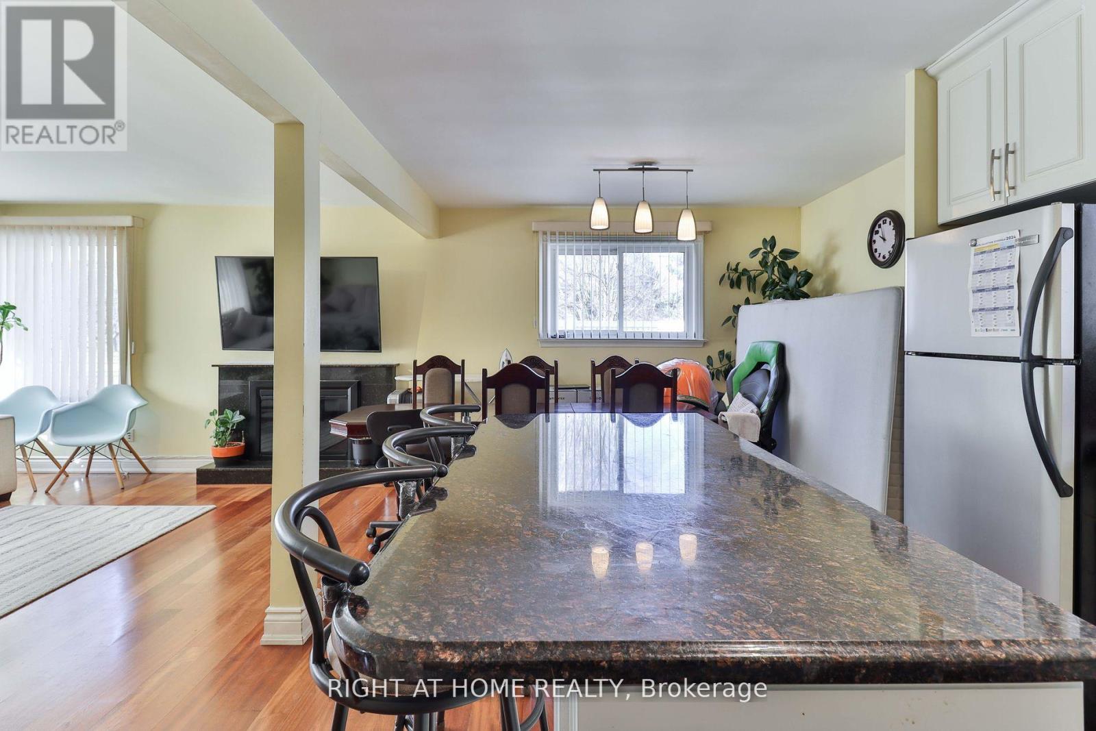 Main - 2 Greenland Road, Toronto, Ontario  M3C 1N2 - Photo 6 - C13052714