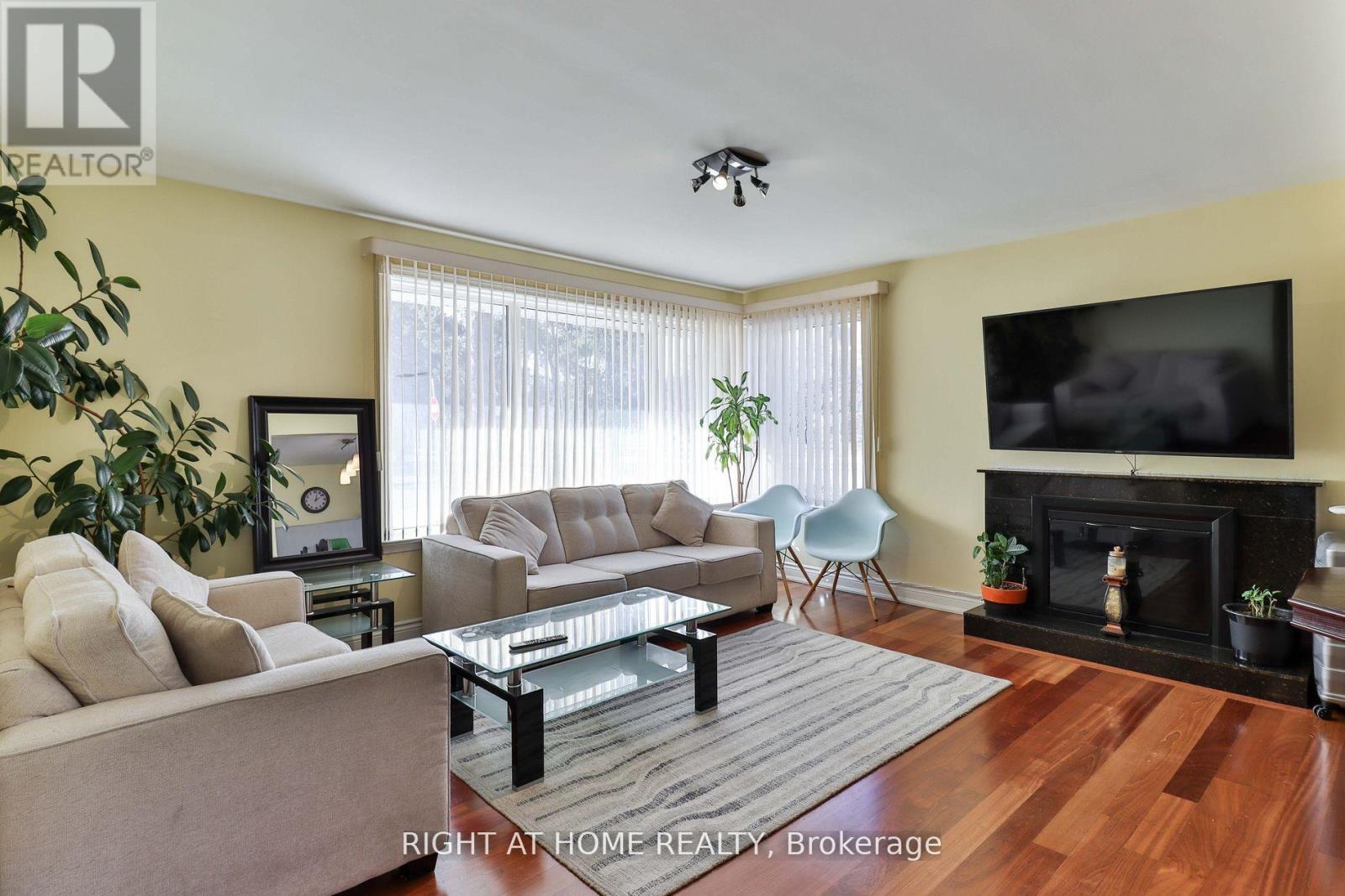Main - 2 Greenland Road, Toronto, Ontario  M3C 1N2 - Photo 7 - C13052714
