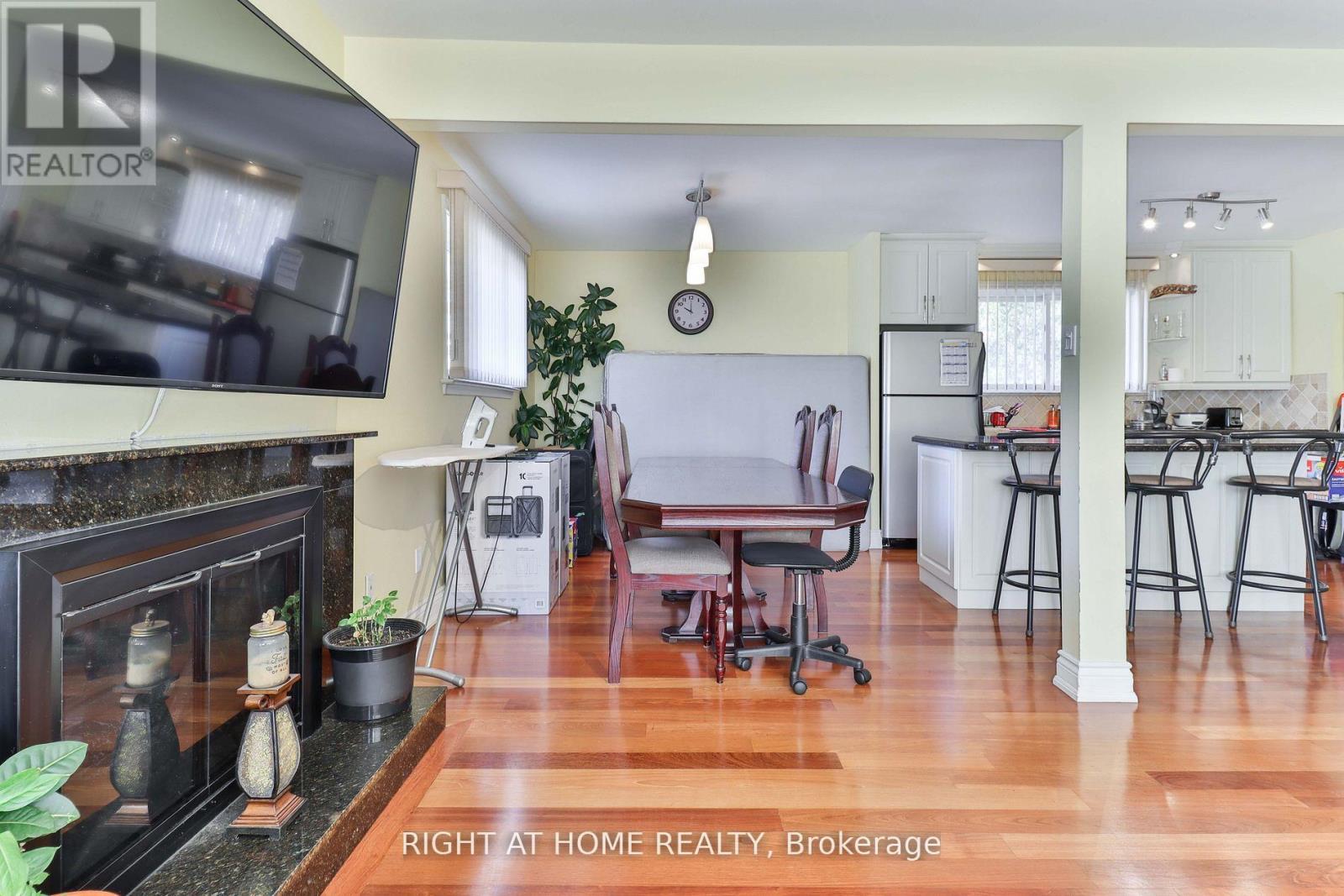 Main - 2 Greenland Road, Toronto, Ontario  M3C 1N2 - Photo 9 - C13052714