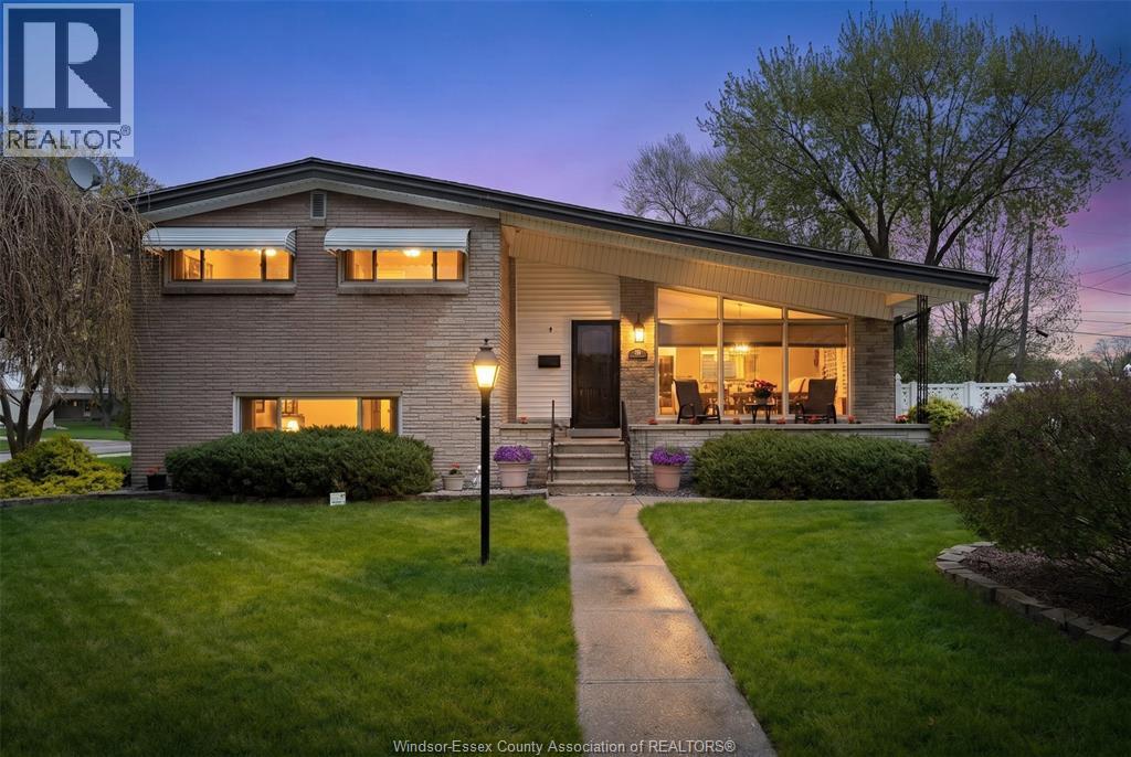 MLS# 26009392: 452 CARLING CRESCENT, Windsor, Canada