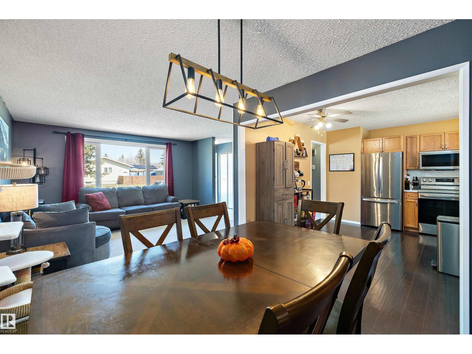 9419 98 Av, Morinville, Alberta  T8R 1J5 - Photo 11 - E4484463