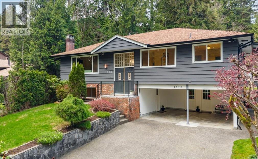 1392 CHAMBERLAIN DRIVE, North Vancouver, British Columbia