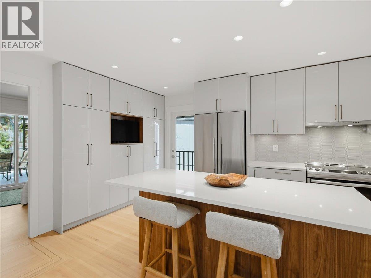 1392 Chamberlain Drive, North Vancouver, British Columbia  V7K 1P6 - Photo 5 - R3114257