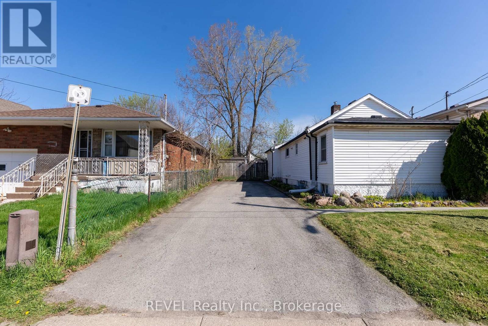 6251 Ash Street, Niagara Falls, Ontario  L2G 2H4 - Photo 1 - X13052868