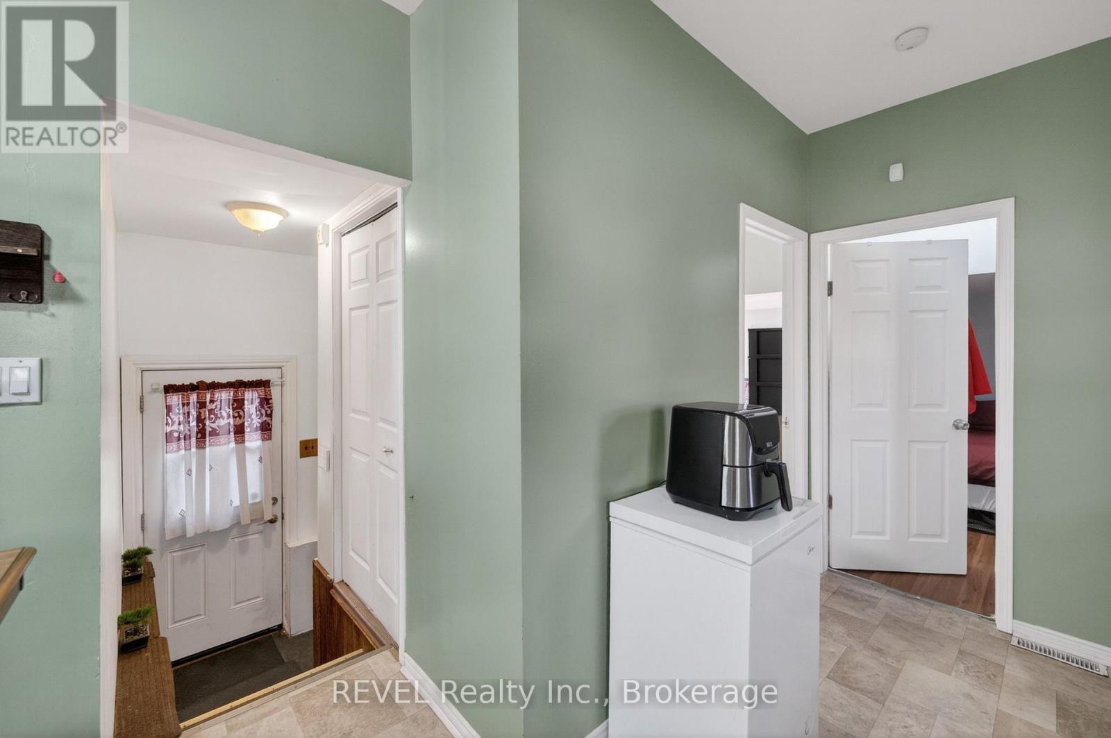 6251 Ash Street, Niagara Falls, Ontario  L2G 2H4 - Photo 11 - X13052868