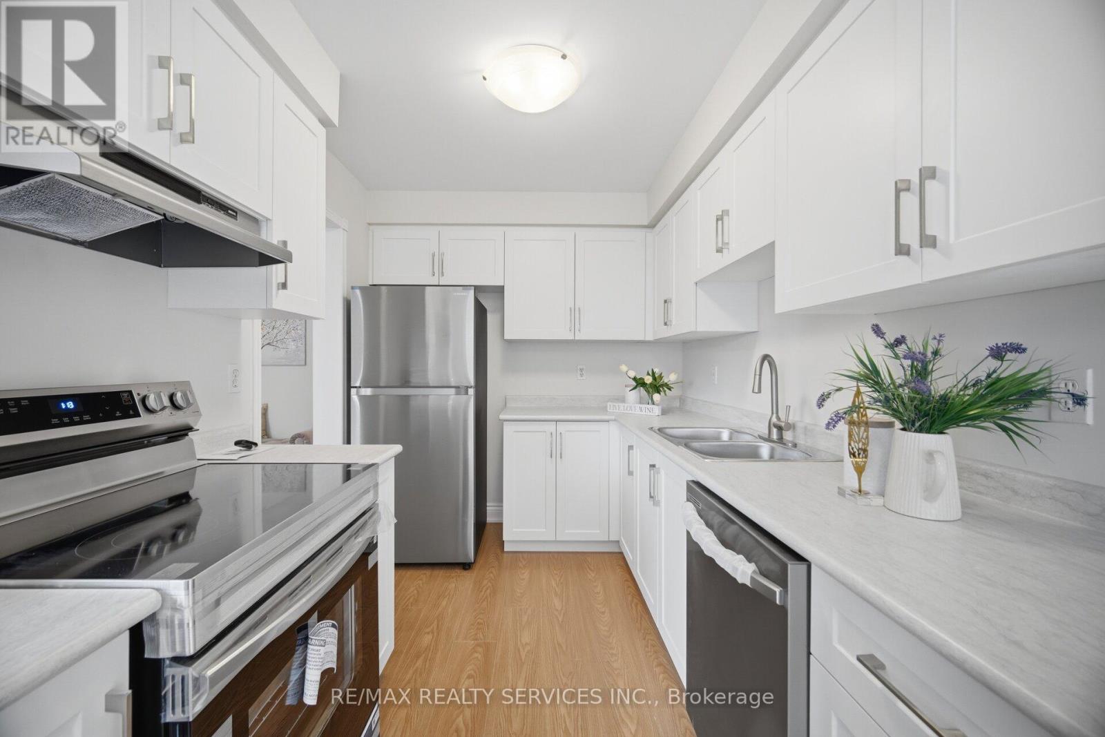 45 Monaco Court, Brampton, Ontario  L7A 1X4 - Photo 12 - W13052634