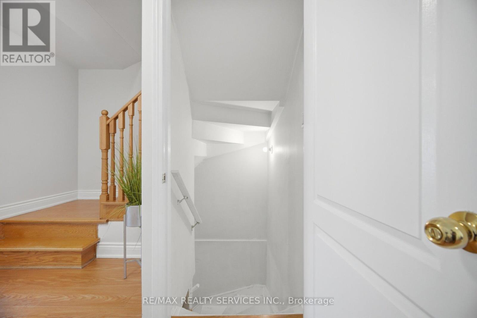 45 Monaco Court, Brampton, Ontario  L7A 1X4 - Photo 30 - W13052634