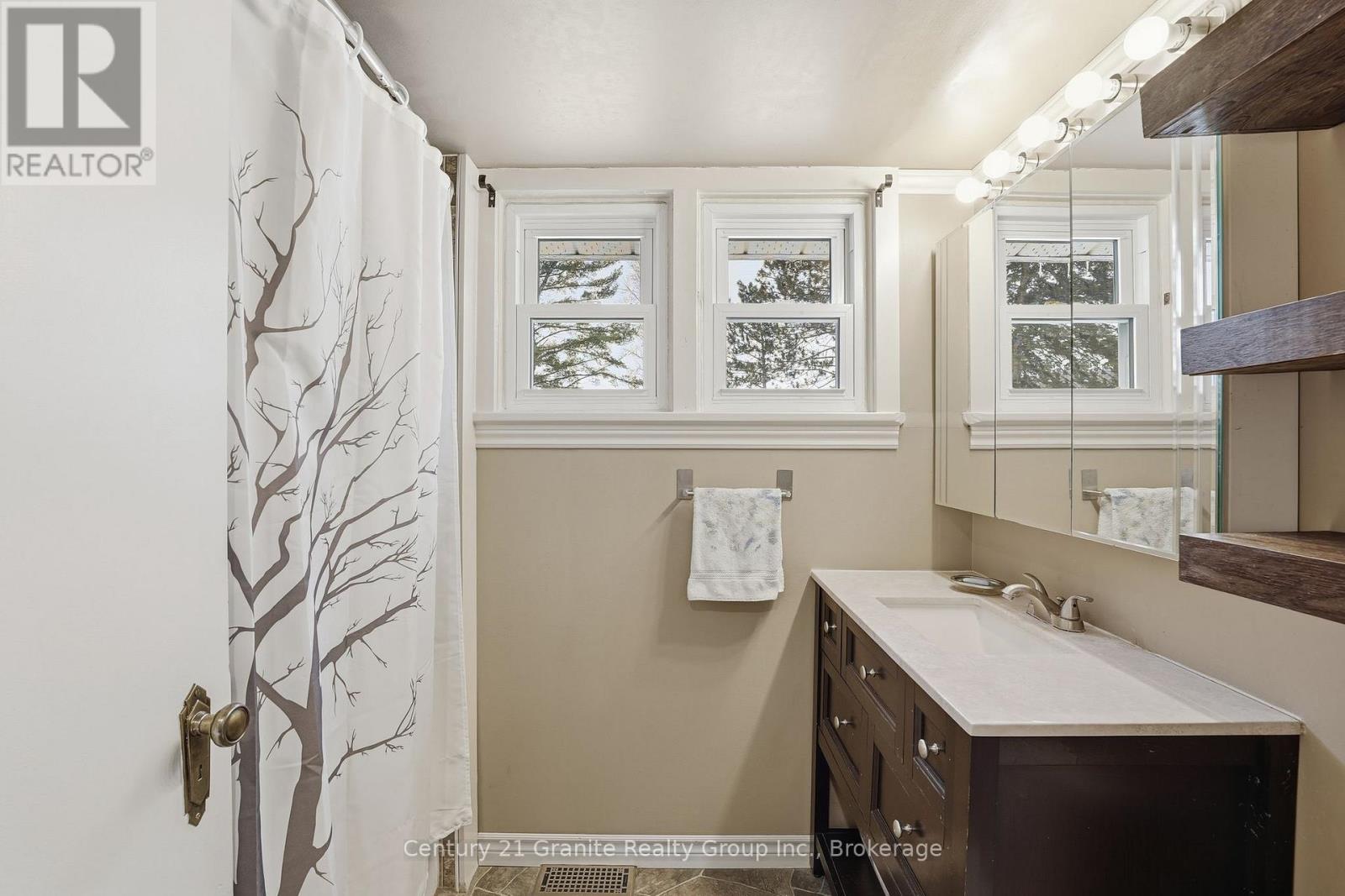 101 Victoria Street, Dysart Et Al, Ontario  K0M 1S0 - Photo 25 - X12784224