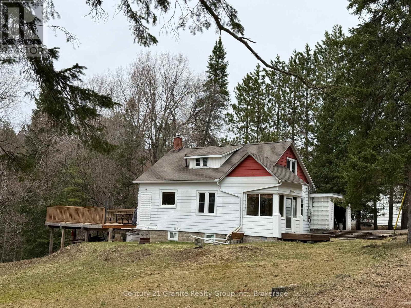 101 Victoria Street, Dysart Et Al, Ontario  K0M 1S0 - Photo 2 - X12784224