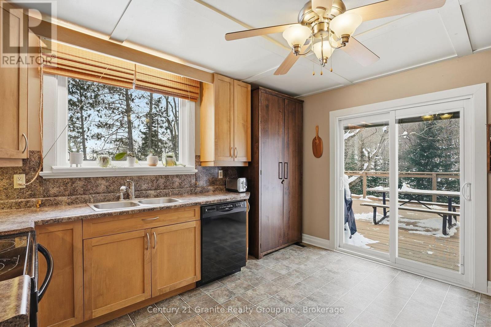 101 Victoria Street, Dysart Et Al, Ontario  K0M 1S0 - Photo 7 - X12784224