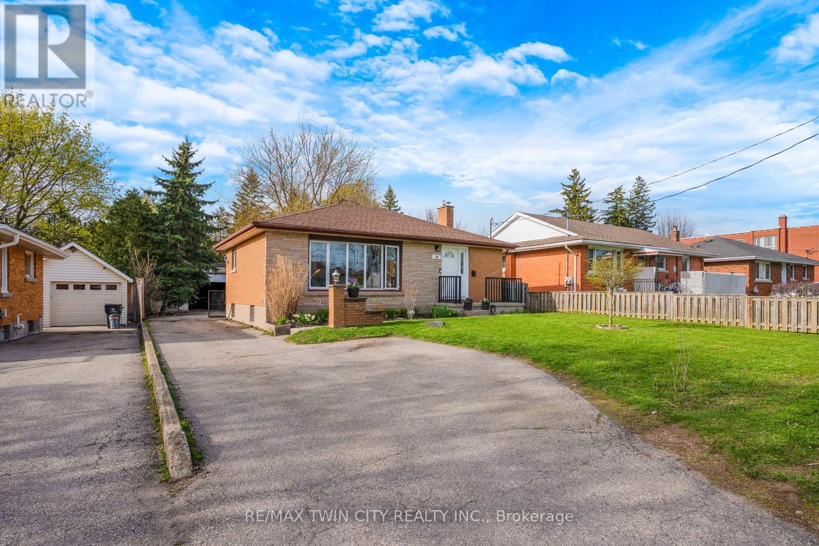 36 HILLTOP DRIVE, Cambridge, Ontario