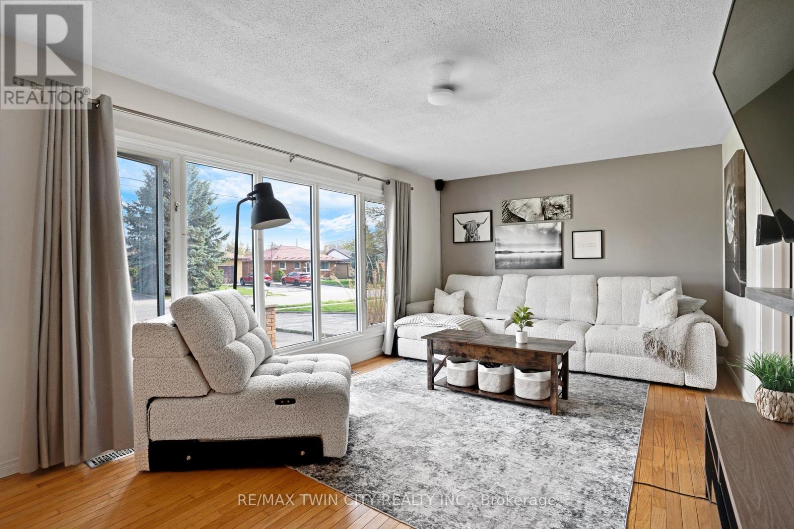 36 Hilltop Drive, Cambridge, Ontario  N1R 1T1 - Photo 2 - X13052654