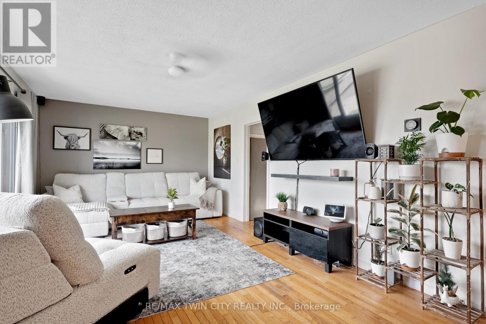 36 Hilltop Drive, Cambridge, Ontario  N1R 1T1 - Photo 3 - X13052654