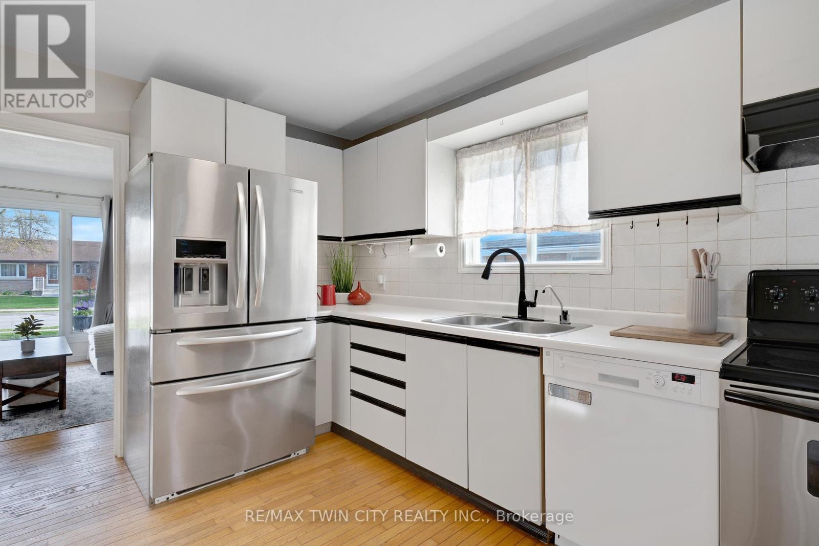 36 Hilltop Drive, Cambridge, Ontario  N1R 1T1 - Photo 6 - X13052654